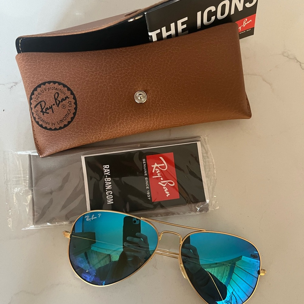 Ray Ban mirrored Aviator sunglasses. - Picture 2 of 3